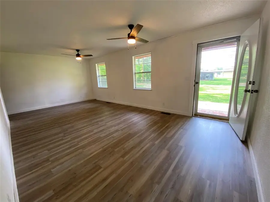 504 E Mosely Street, Valliant, OK 74764 - #2