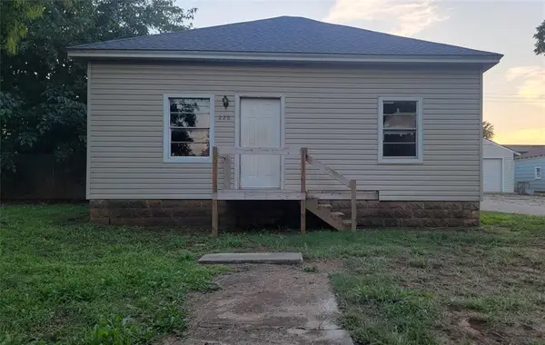 228 S 2nd Street, Waukomis, OK 73773