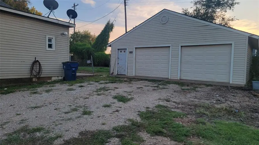 228 S 2nd Street, Waukomis, OK 73773 - #2