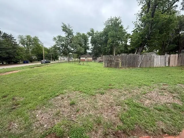 602 E Springer Avenue, Guthrie, OK 73044 - #2