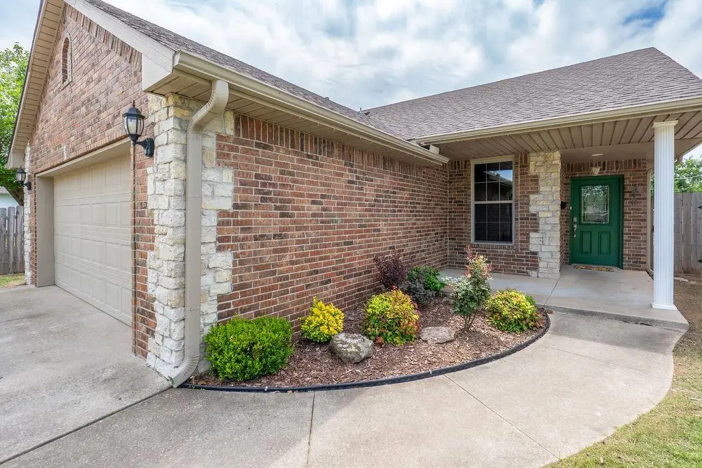 419 W Midland Street, Shawnee, OK 74804 - #1