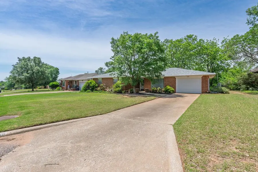 1618 N Oklahoma Avenue, Shawnee, OK 74804 - #2