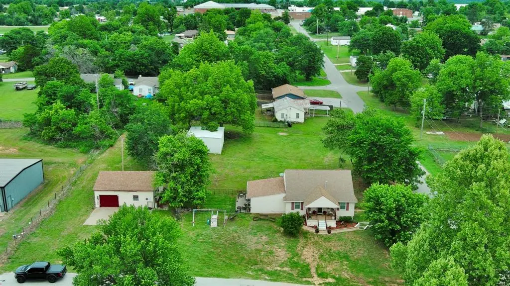 701 W Comanche Avenue, Rush Springs, OK 73082 - #1