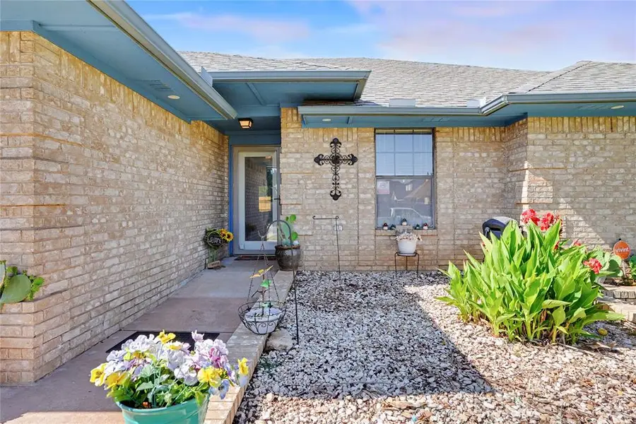 305 Mallard Circle, Altus, OK 73521 - #2