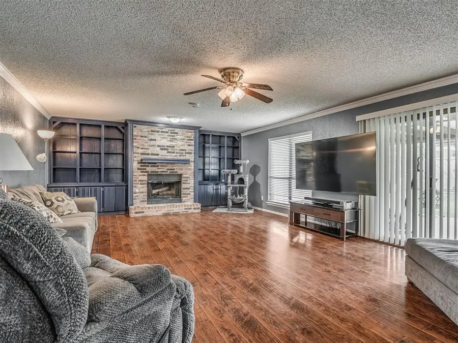 617 S Willowood Drive, Yukon, OK 73099 - #3