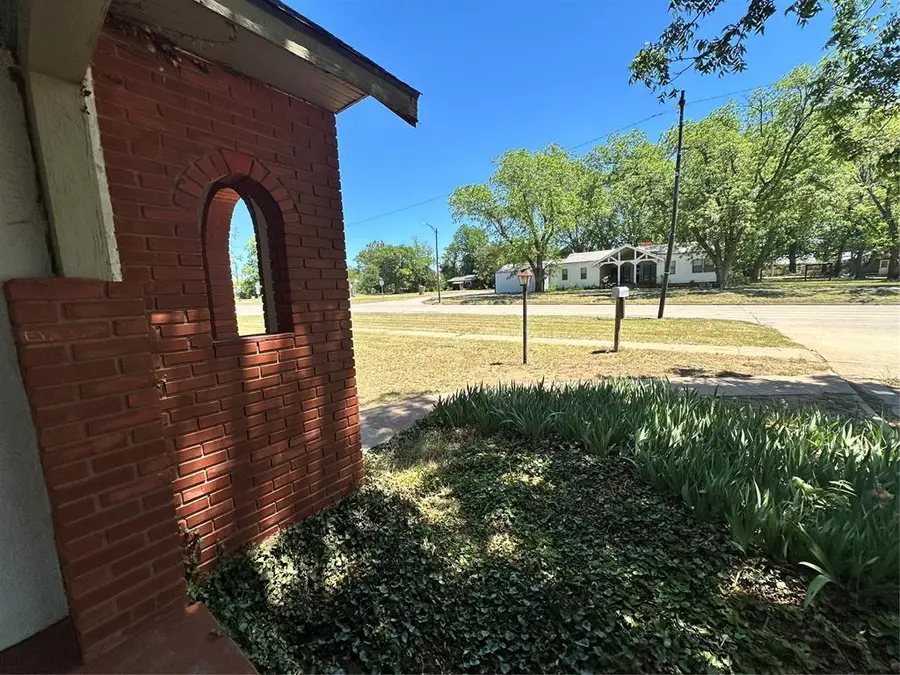 1411 N Us Route 66/ N 4th Street, Sayre, OK 73662 - #2