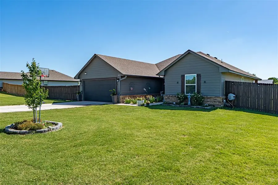 1017 Heritage Hills Drive, Tuttle, OK 73089 - #2