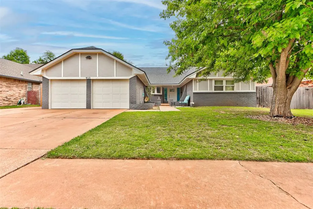 913 NE 4th Street, Moore, OK 73160 - #1