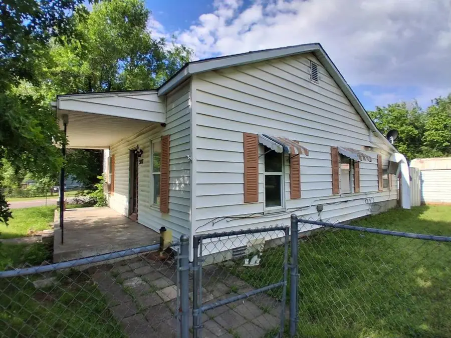 302 N Mead Avenue, Shawnee, OK 74801 - #3