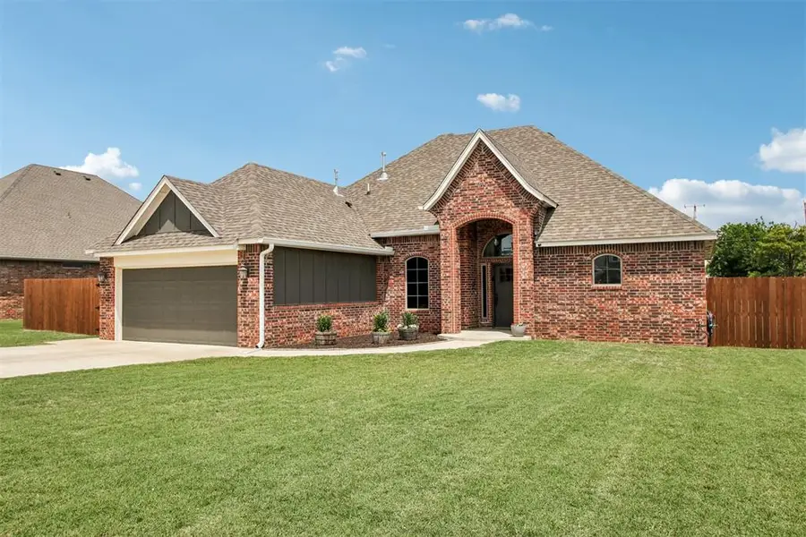 7 Southpointe Avenue, Tuttle, OK 73089 - #2