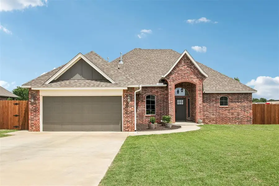 7 Southpointe Avenue, Tuttle, OK 73089 - #3