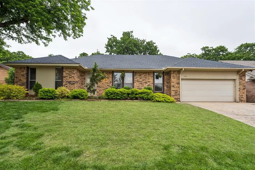 1313 Devonshire Court, Edmond, OK 73034 - #1