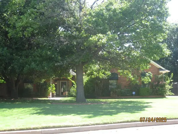11624 Kingswick Drive, Oklahoma City, OK 73162