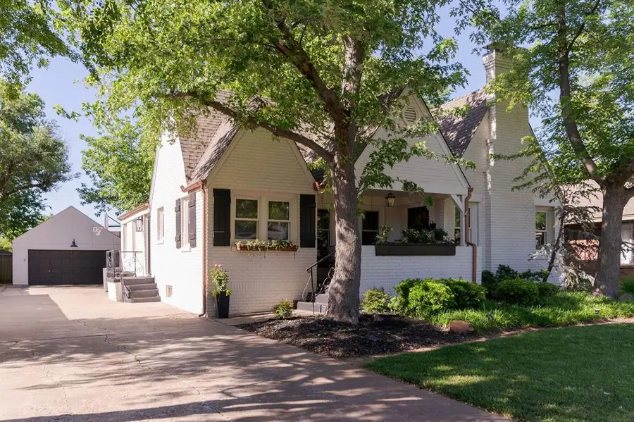 1108 W Wilshire Boulevard, Nichols Hills, OK 73116 - #2