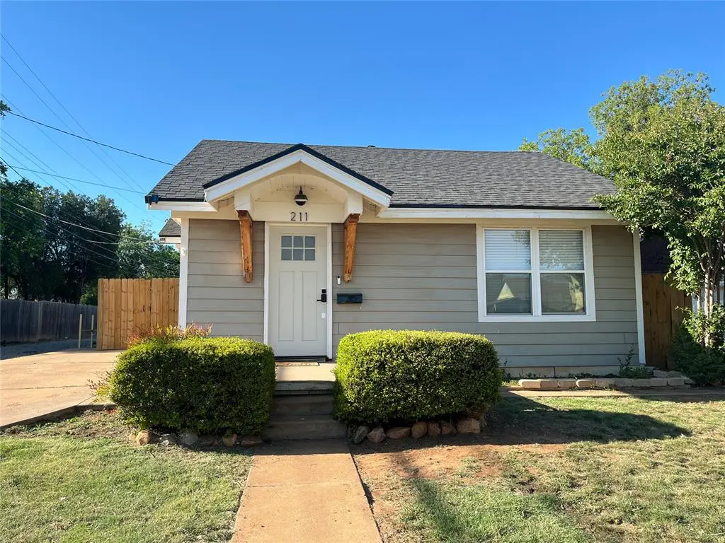211 W Corbin Avenue, Altus, OK 73521 - #1