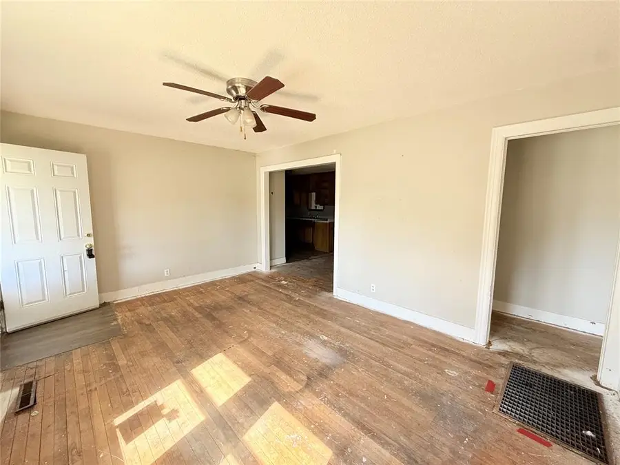 1025 S 5th Street, Chickasha, OK 73018 - #3