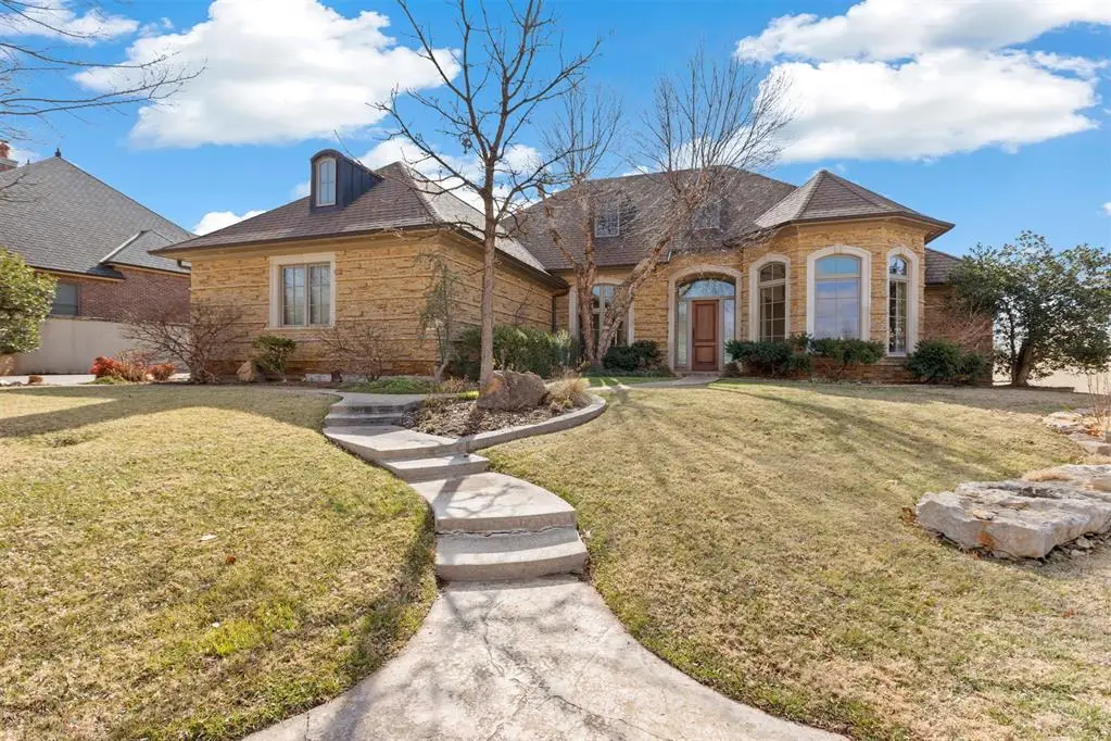 2426 Grand Circle, Nichols Hills, OK 73116 - #1
