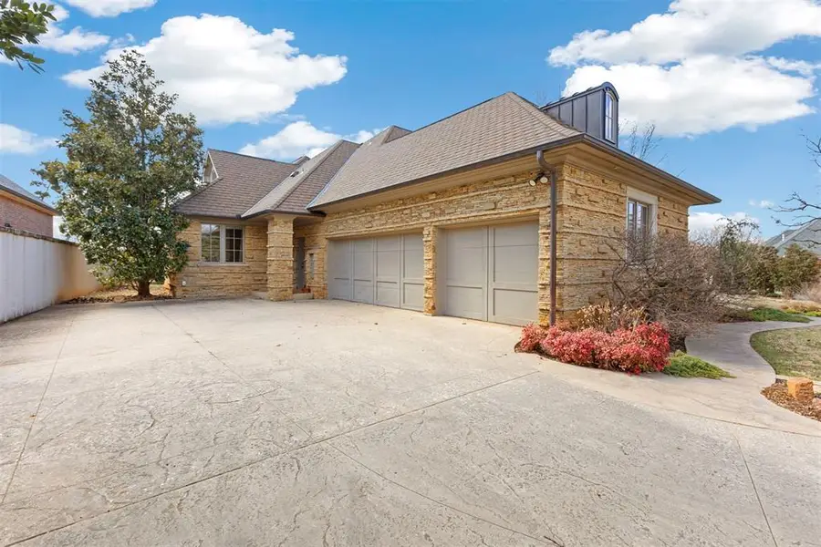 2426 Grand Circle, Nichols Hills, OK 73116 - #3