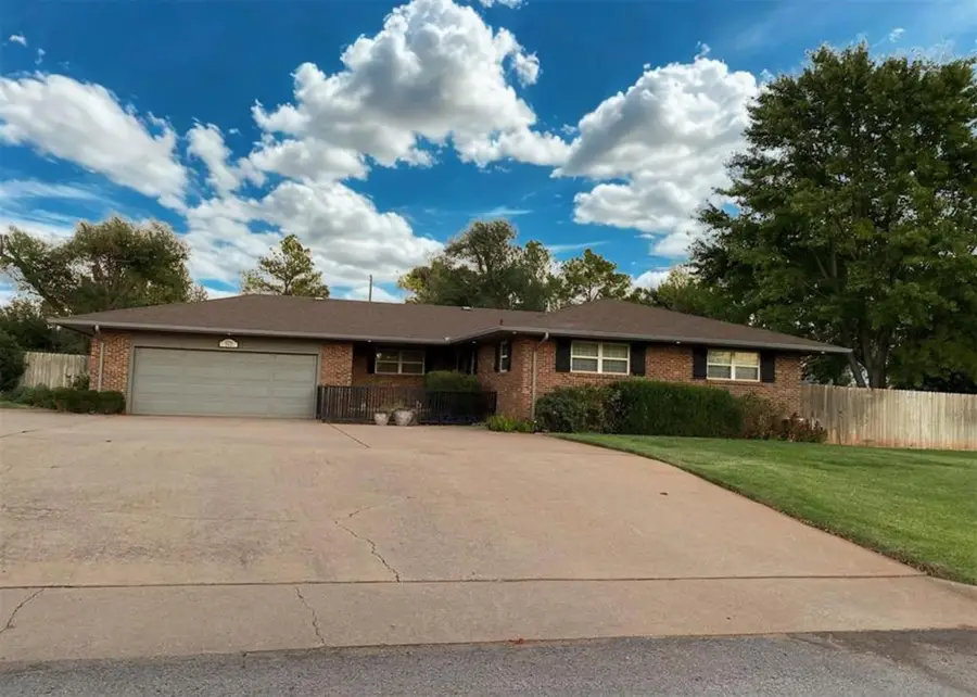 522 N Booth Avenue, Elk City, OK 73644 - #2