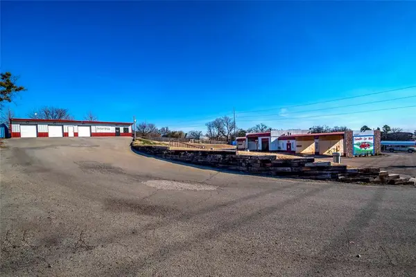 1102 E 1st Street, Chandler, OK 74834