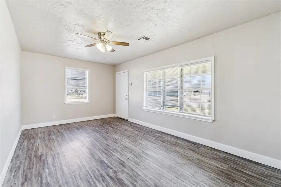 911 Sandra Drive, Midwest City, OK 73110 - #2