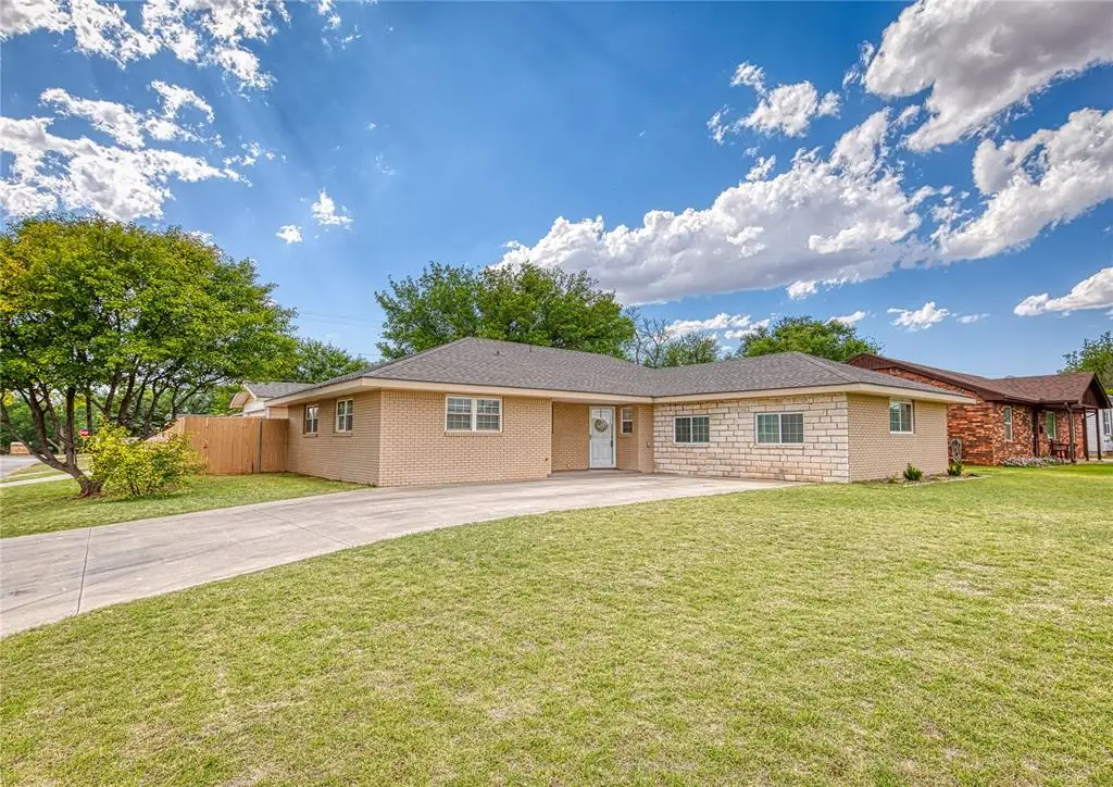 105 Sunset Street, Elk City, OK 73644 - #1