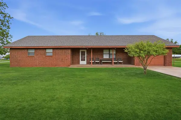716 Parker Avenue, Lone Wolf, OK 73655