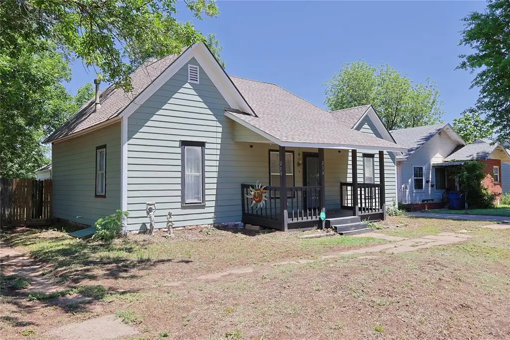 218 W Adams Street, Crescent, OK 73028 - #1
