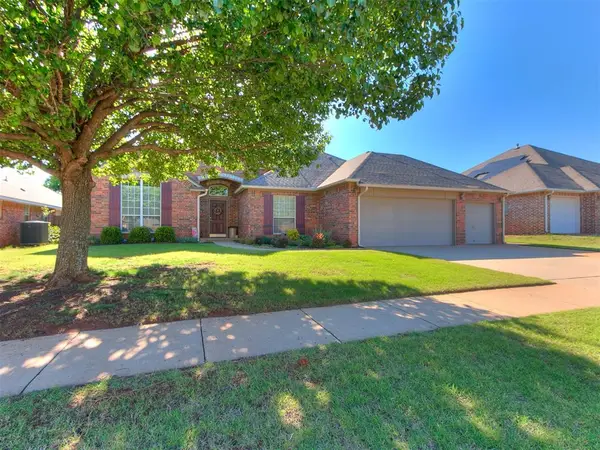 17025 Platinum Lane, Edmond, OK 73012