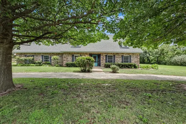 2724 Persimmon Creek Drive, Edmond, OK 73013