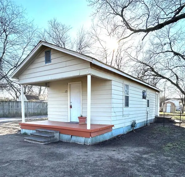 15 E N Street, Ardmore, OK 73401