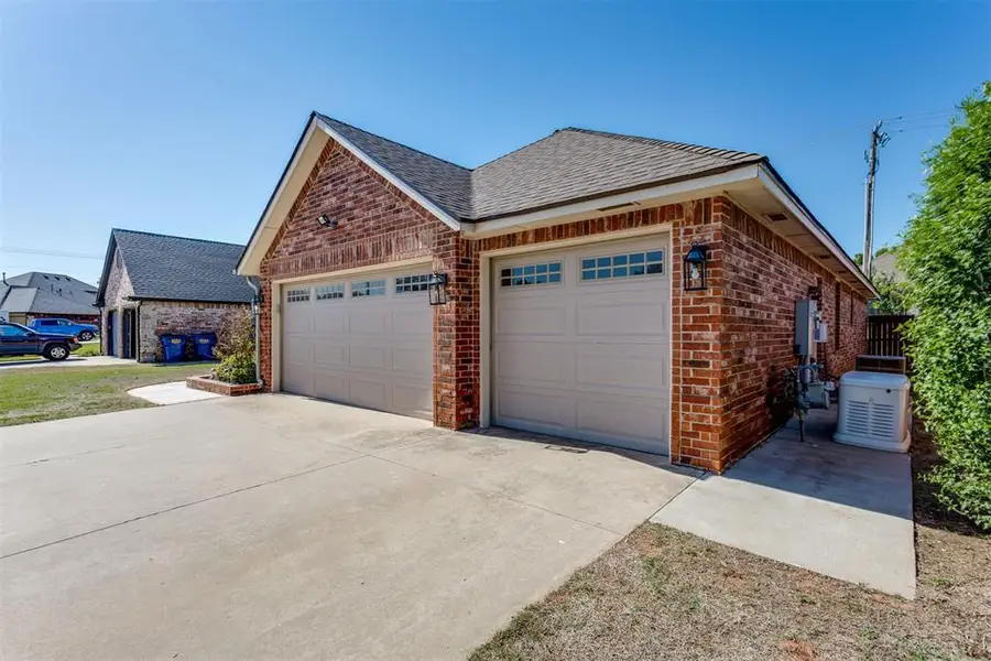 821 W Cabillo Way, Mustang, OK 73064 - #2