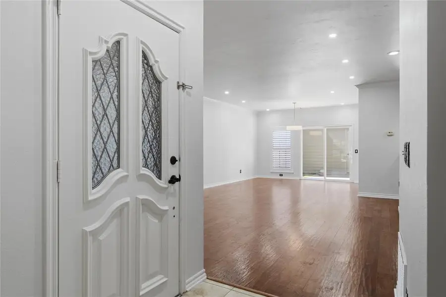 6208 Waterford Boulevard #106, Oklahoma City, OK 73118 - #3