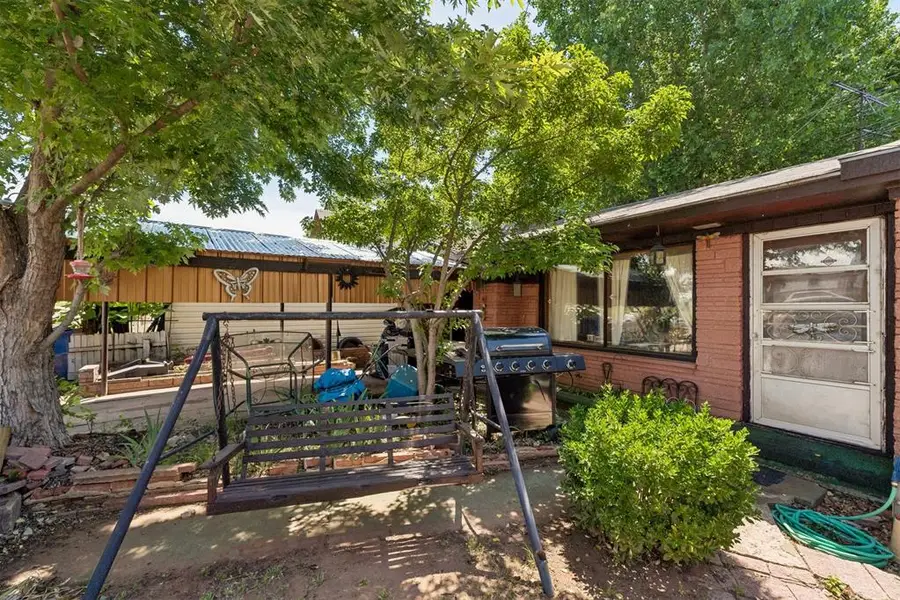 409 W Springer Avenue, Guthrie, OK 73044 - #3