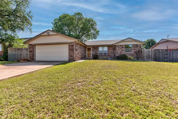 1008 S Morgan Drive, Moore, OK 73160