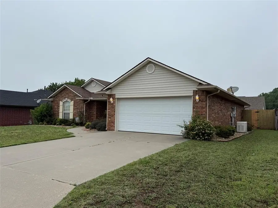 1926 E Aspen Place, Shawnee, OK 74804 - #2