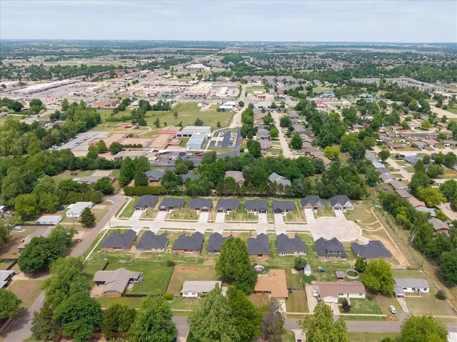 228 E Abbott Lane, Mustang, OK 73064 - #3