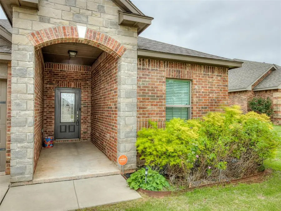 408 E Atlanta Terrace, Mustang, OK 73064 - #2