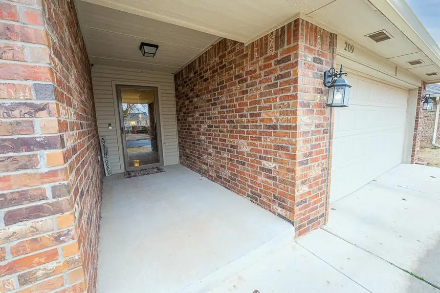 209 Williams Avenue, Tuttle, OK 73089 - #3