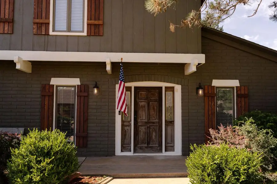 1400 W D Avenue, Elk City, OK 73644 - #3