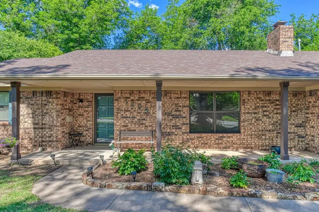 1224 S 8th Avenue, Chickasha, OK 73018 - #1