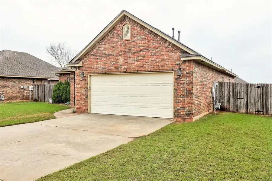 1824 NE 32nd Street, Moore, OK 73160 - #3