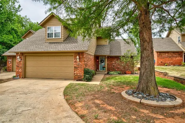 20 Coventry Court, Edmond, OK 73012