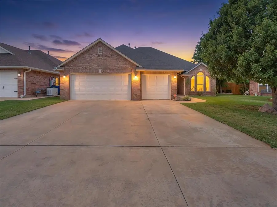 713 N Elk Way, Mustang, OK 73064 - #2
