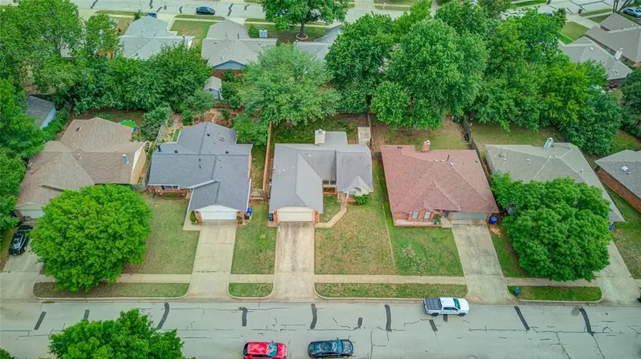 816 N Coopers Hawk Drive, Norman, OK 73072 - #3