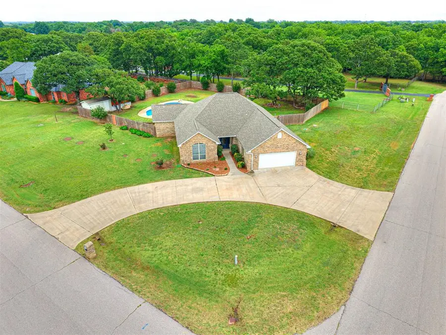 101 Huntington Court, Shawnee, OK 74801 - #3