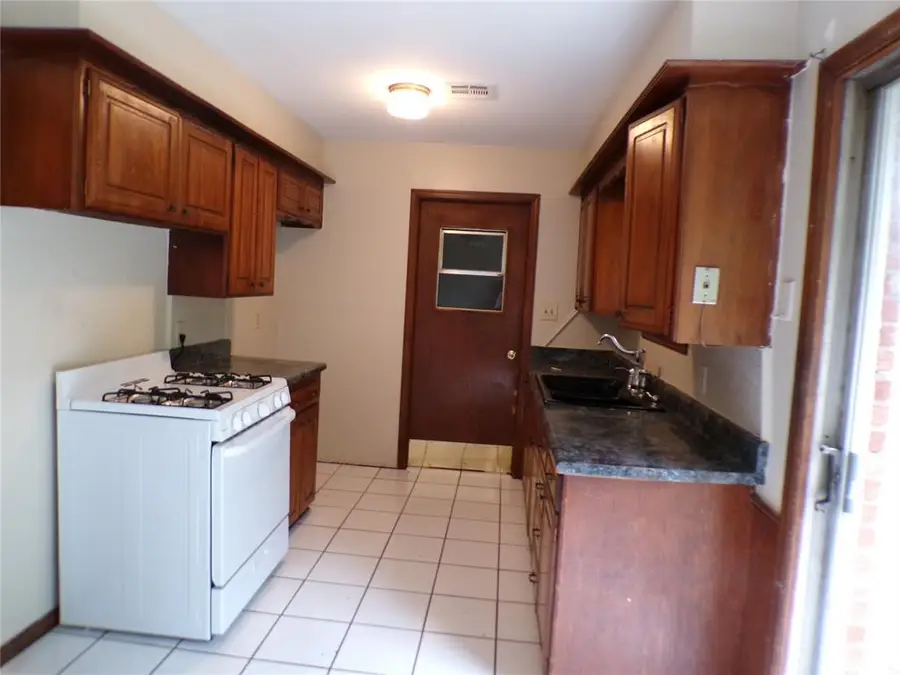951 NW 2nd Street, Moore, OK 73160 - #3