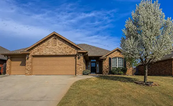 9012 Crooked Creek Lane, Moore, OK 73160
