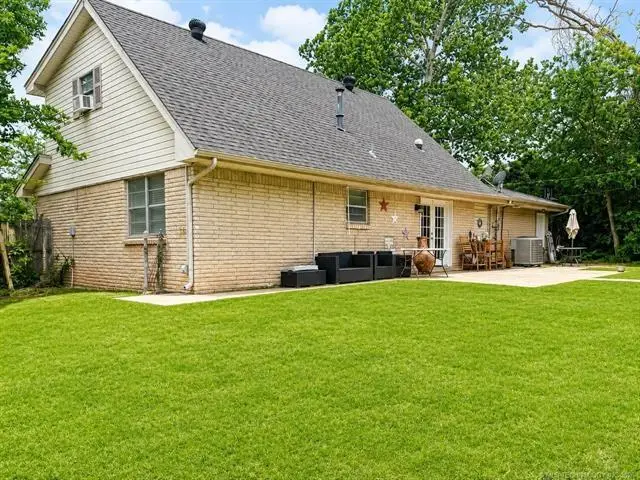 1813 Bellaire Circle, Moore, OK 73160 - #2