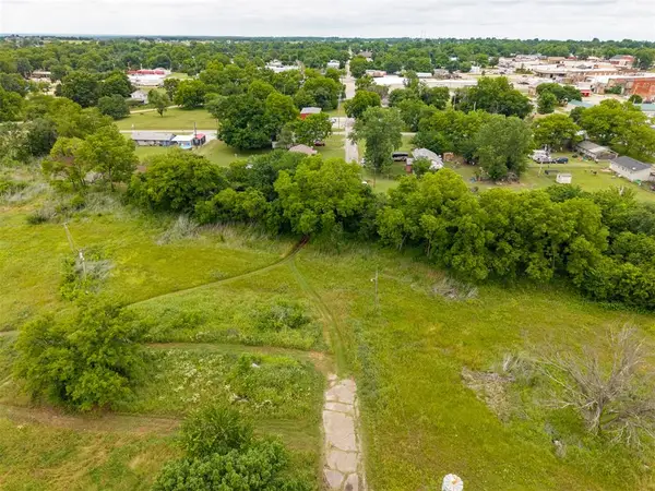 6th Street, Prague, OK 74864